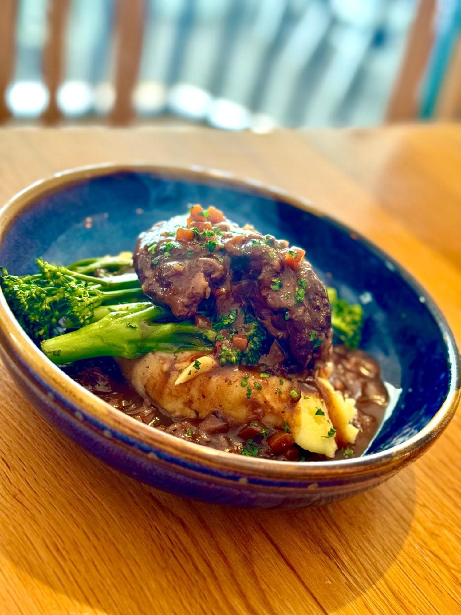 塞米斯湾 The Harbour Bar & Bistro酒店 外观 照片