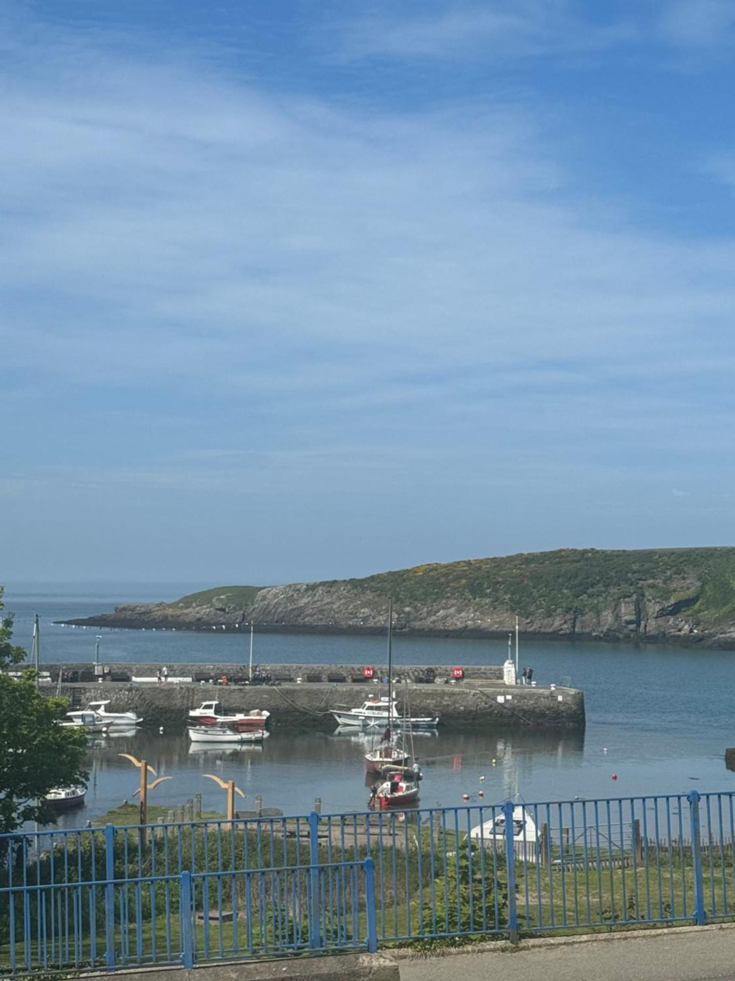 塞米斯湾 The Harbour Bar & Bistro酒店 外观 照片