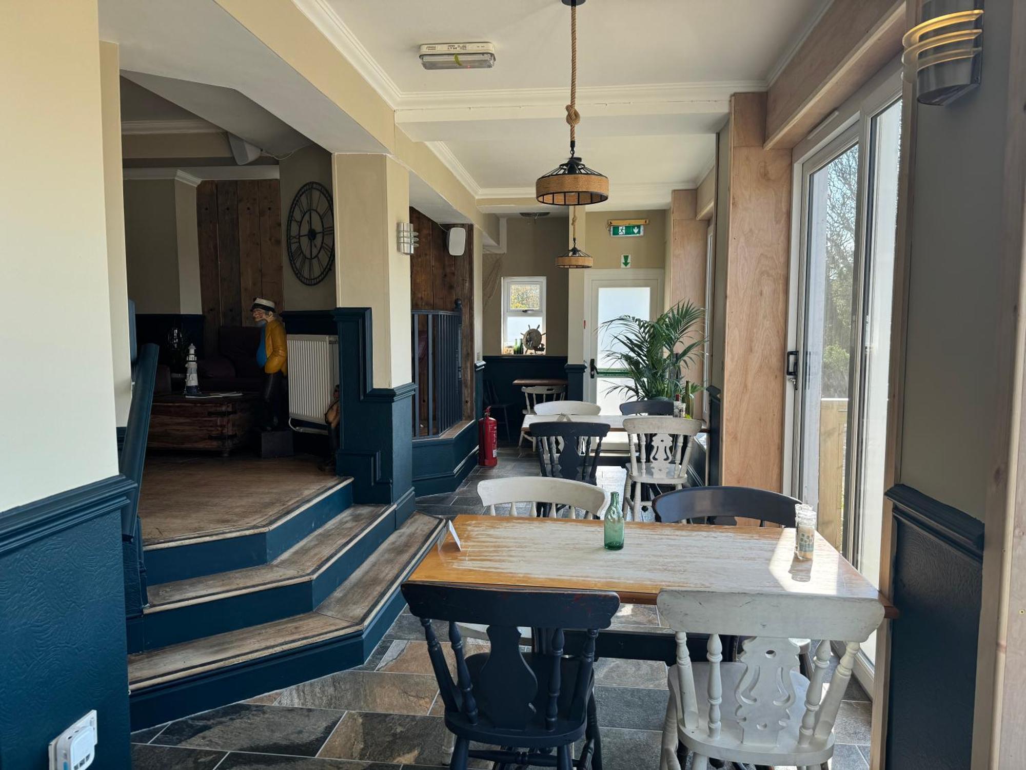 塞米斯湾 The Harbour Bar & Bistro酒店 外观 照片
