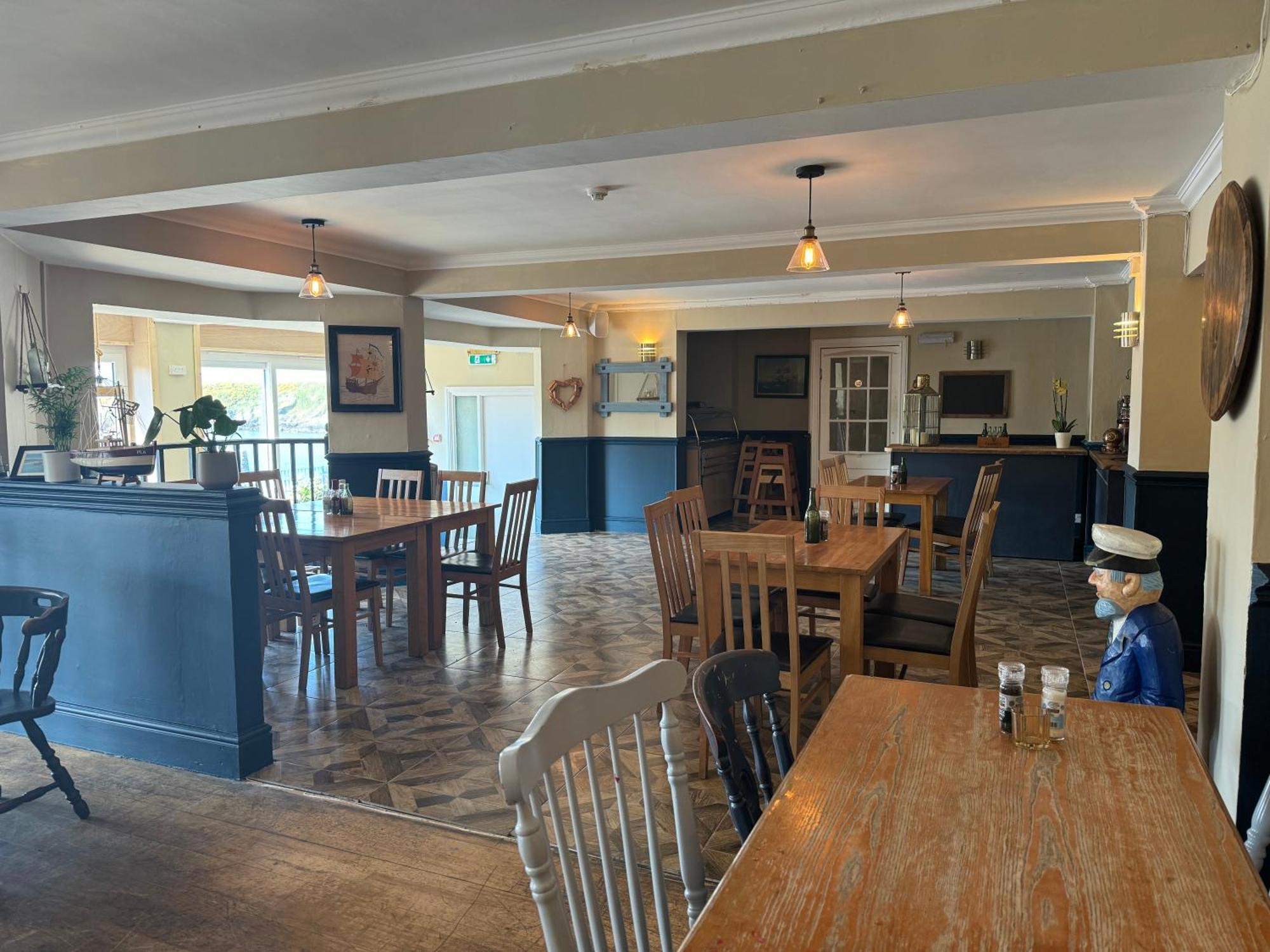塞米斯湾 The Harbour Bar & Bistro酒店 外观 照片