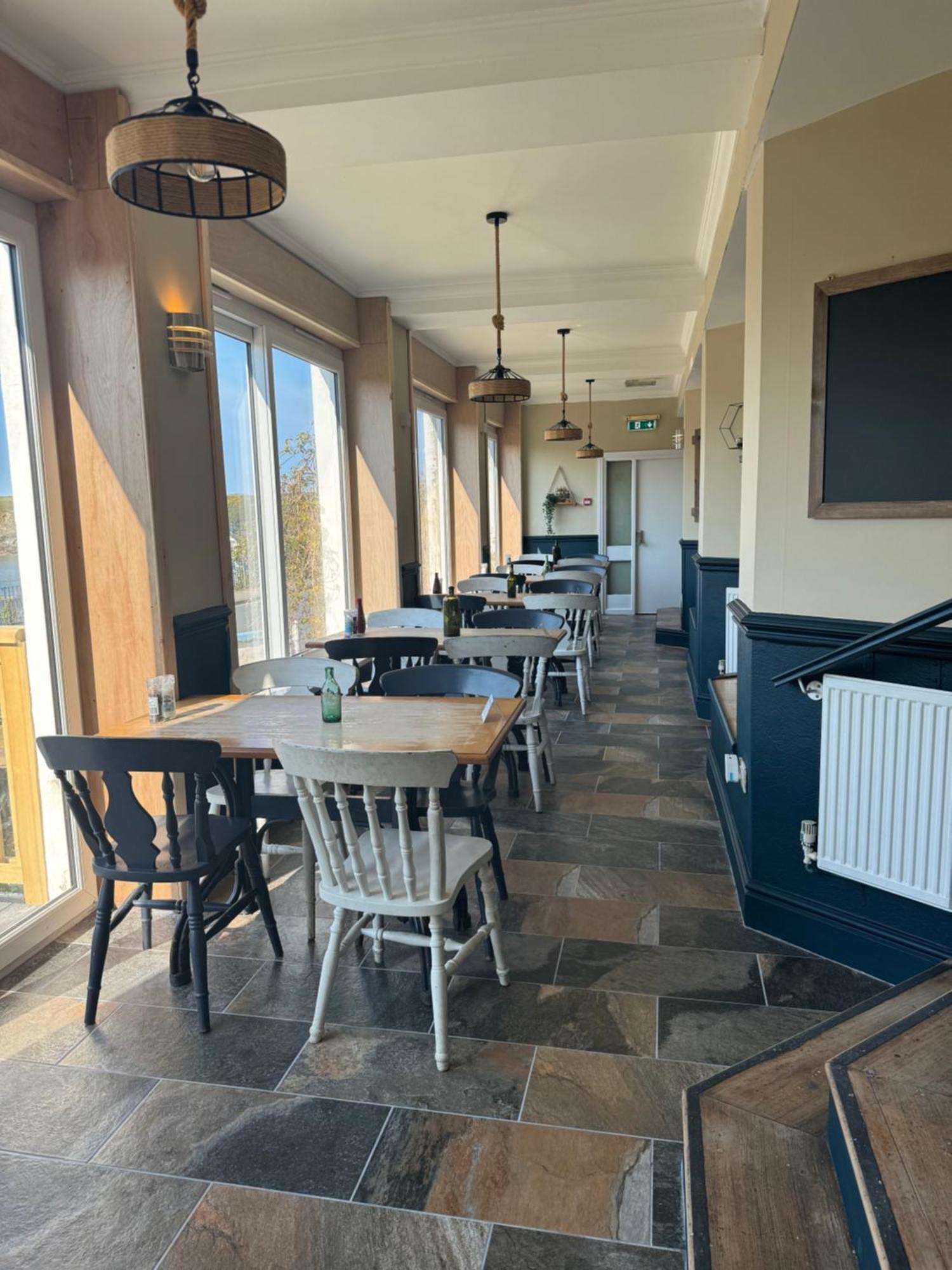 塞米斯湾 The Harbour Bar & Bistro酒店 外观 照片